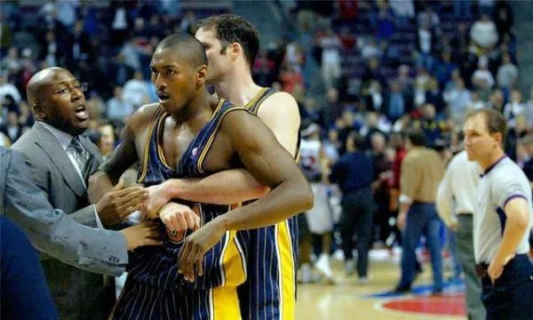 在NBA中，打球最“脏”的五大球员，都有谁？