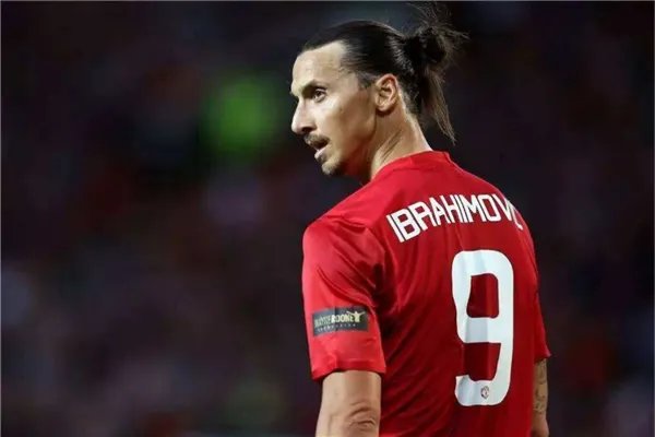 最受欢迎的十大足球明星 有哪些比较有名的足球明星