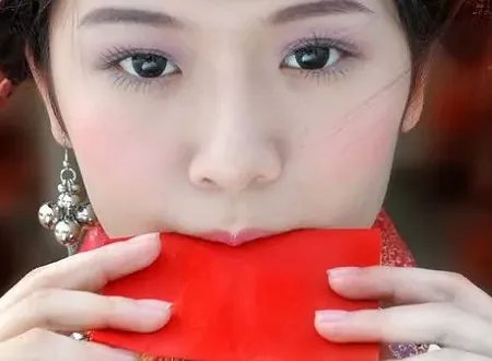 女为悦己者容，男为悦己者穷出处。