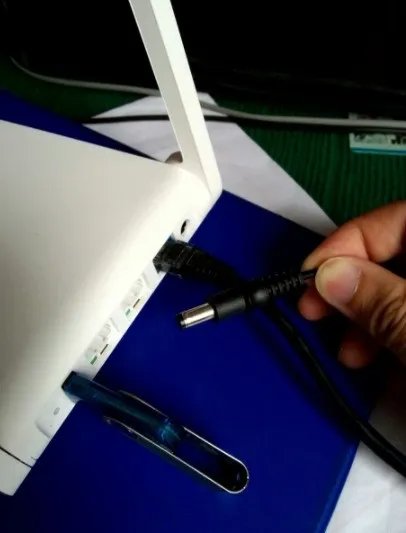 笔记本电脑WIFI可以上网,但连接网线就上不了网,为什么?