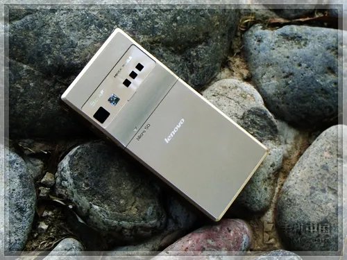 “镜”美混搭风 联想自动翻盖P82评测