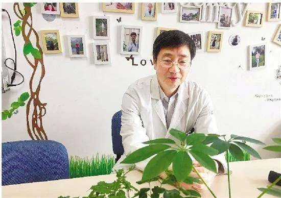 医生手术跪3小时大家怎么看？