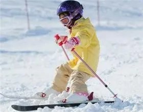 小孩滑雪摔重伤怎么回事？