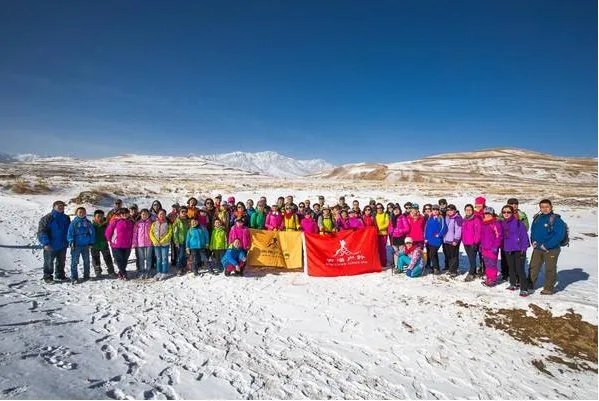 青海祁连山突降大雪，对当地游客有何影响？