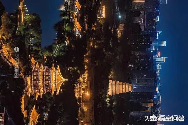 故宫首次晚间开放，你觉得是故宫的灯光秀漂亮，还是西安大唐不夜城漂亮？