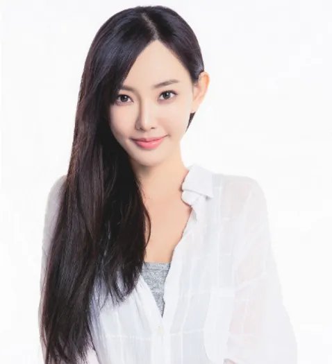 童菲整容前后照片曝光 背景资料大曝光