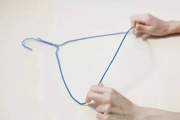 家里的衣架还能这样用？方便实用又好玩！