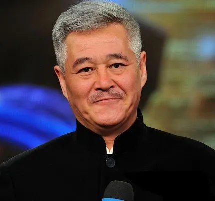 赵本山一直这么火的原因竟然是因为他背后的什么背景？