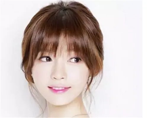 韩式新娘盘发造型大盘点 三大新娘发型配饰搭配技巧