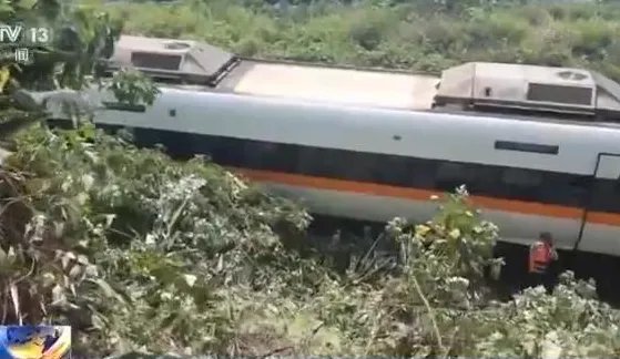 3D还原台铁列车脱轨