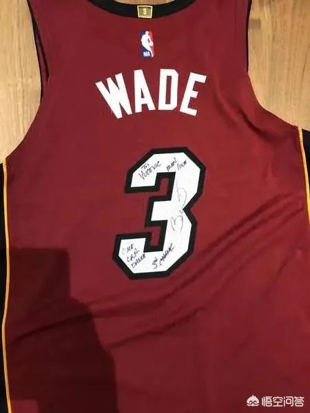 韦德这个赛季换了几件球衣了?都是跟谁交换的?