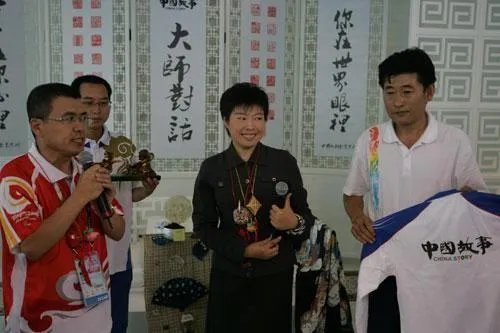 为何说著名学者于丹被北大学子轰下台,虽是偶然事件却是她的必然结局?