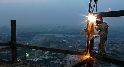 韩国工地工人55层坠落，高空作业有何注意事项？