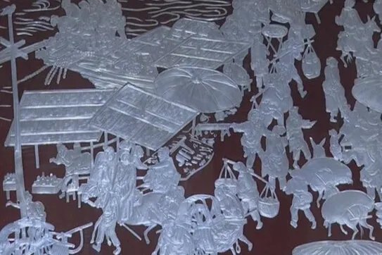 世界上最长的易拉罐版《清明上河图》，长达28米（6000个易拉罐）