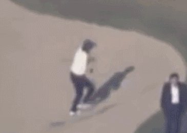 特朗普点评“安倍沙坑翻跟头”：非常感动，比任何体操选手都精彩！他是在夸安倍吗？