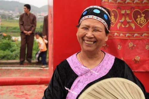 答谢媒人有什么讲究 给媒人买鞋什么时候送