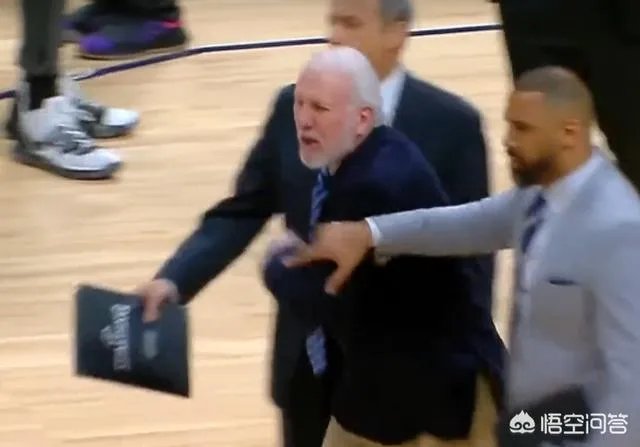 波波维奇开场63秒被驱逐，赛后却搞笑闯入马龙教练采访，波波是故意被驱逐输球吗？