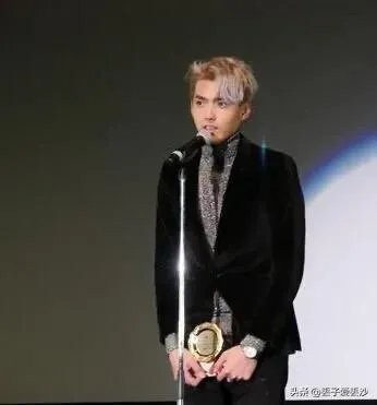 李沁获奖反被网友安慰？首届影帝是吴亦凡，金鹤奖有含金量吗？