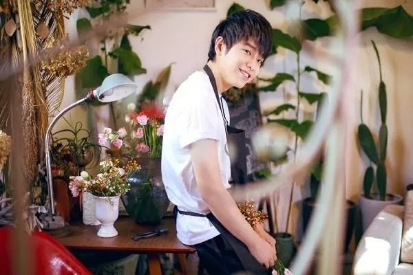 彭昱畅已经与《小小的愿望》解约，为何还要自费宣传？