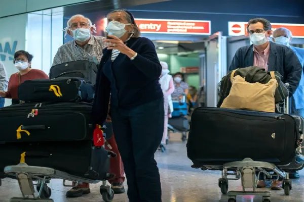 英国首相称变异新冠病毒可能更致命，当地采取了怎样的应对举措？