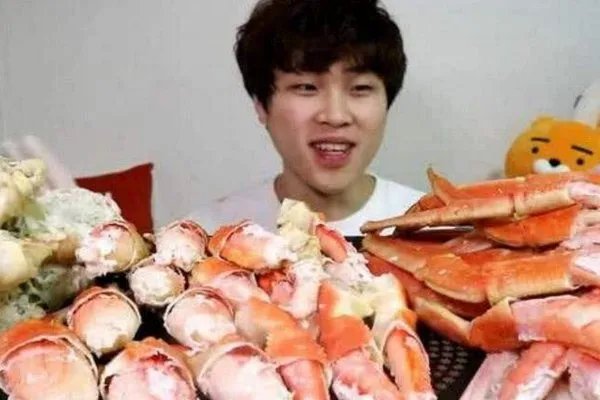 央视批有的所谓大胃王吃播浪费严重，吃播应该喊停吗？