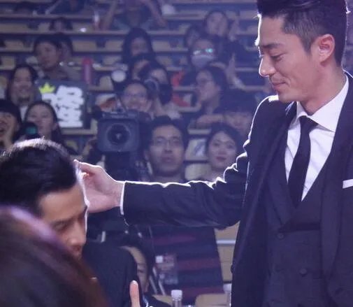 超级访问胡歌霍建华真情展露 历经磨难重获新生