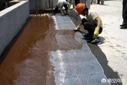 为什么农村的自建房会出现墙面裂缝、开裂、返潮的质量问题？问题出在哪？该怎么解决？