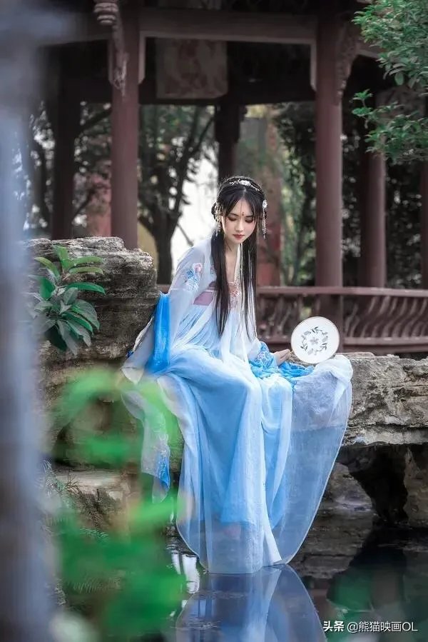 人像摄影中，你认为旗袍与汉服哪个更能拍出中国女人的韵味？你喜欢拍哪一种服装？