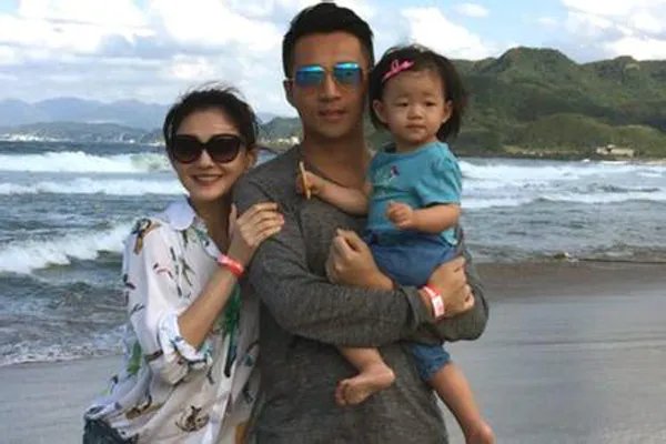 大S被曝想离婚后，妈妈透露其仍生气，你觉得他们真的会离婚吗？