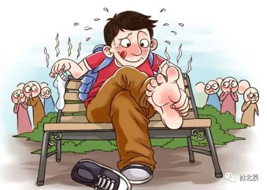 男子八达岭长城刻字被行拘5日 事情始末经过曝光惹众怒