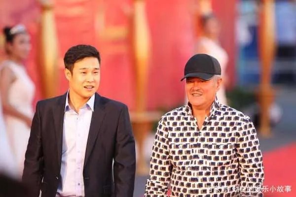 岳云鹏:我不走!郭德纲徒弟各奔前程,赵本山徒弟无人走,这是为何?