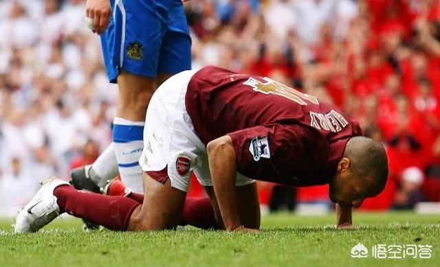 央视《天下足球》的“绝对巨星”版块，哪个最令你感动和难忘，甚至是潸然泪下？