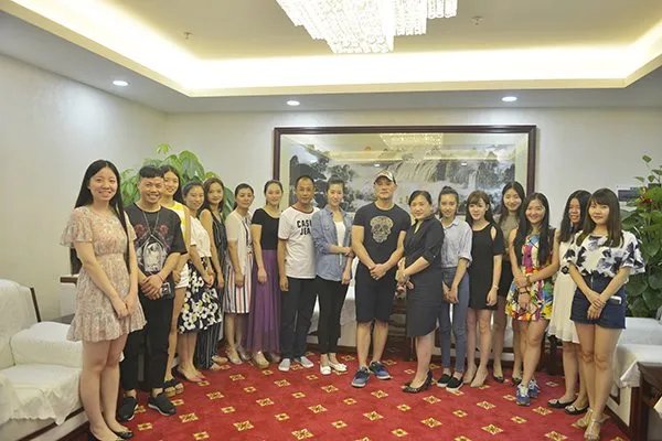 汉传媒集团的介绍