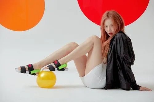 如何看待金晓钟说泫雅是最后一任女友这件事呢？