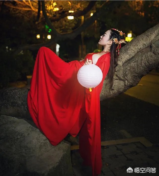 人像摄影中，你认为旗袍与汉服哪个更能拍出中国女人的韵味？你喜欢拍哪一种服装？