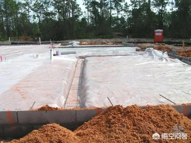 为什么农村的自建房会出现墙面裂缝、开裂、返潮的质量问题？问题出在哪？该怎么解决？