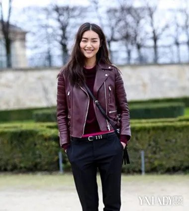 模特刘雯晒美照秀长腿与崔始源组成“石榴CP”,