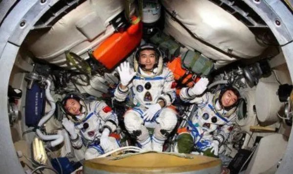 中国第三批航天员选拔完成，成为航天员需要满足什么条件？