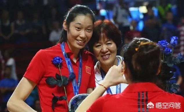 ZhuPerb！拿出结婚证给朱婷签名的暖心，球迷为朱婷写歌，这件事让你感动了吗？