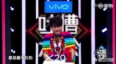 《还珠格格》的尔泰喜欢小燕子吗？