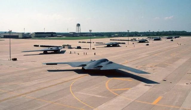 为什么要发展隐形的战略轰炸机？