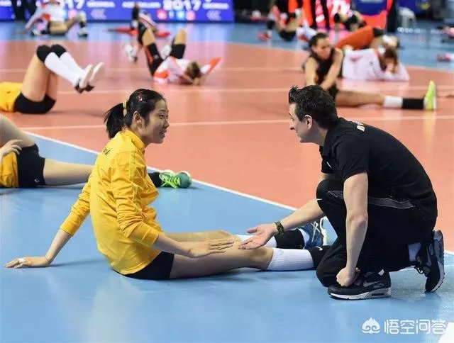 土超女排豪门瓦基弗银行队正式官宣朱婷续约，四大主力留队，如何看待朱婷的选择？