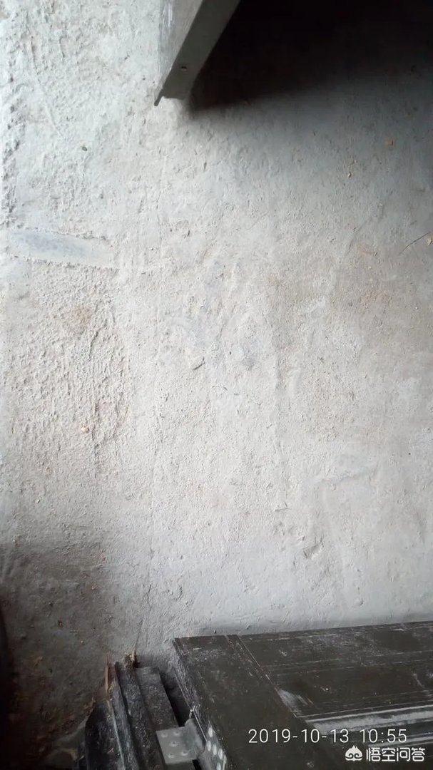 为什么农村的自建房会出现墙面裂缝、开裂、返潮的质量问题？问题出在哪？该怎么解决？