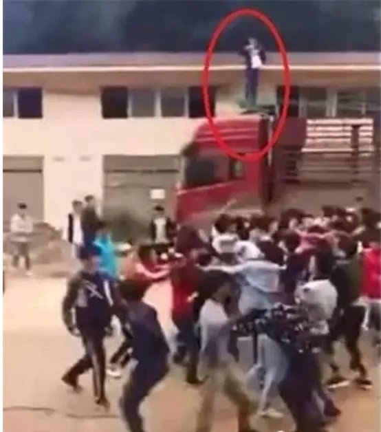 50名中学生群殴是怎么回事？