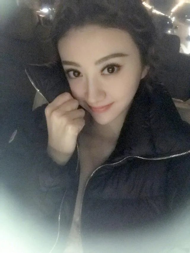 景甜大胆晒秋裤获赞7万，为了暖和不要时尚了吗？