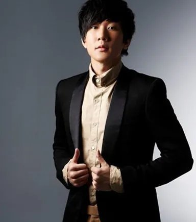 曝林俊杰带干儿逛街 不要再借别人的儿子