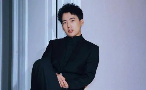 张一山饰演的鹿鼎记又扑街了，内地有哪些演员适合韦小宝？