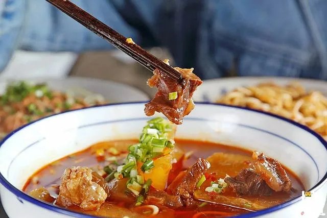 位于长沙市中心的五一广场，大家有哪些美食推荐？