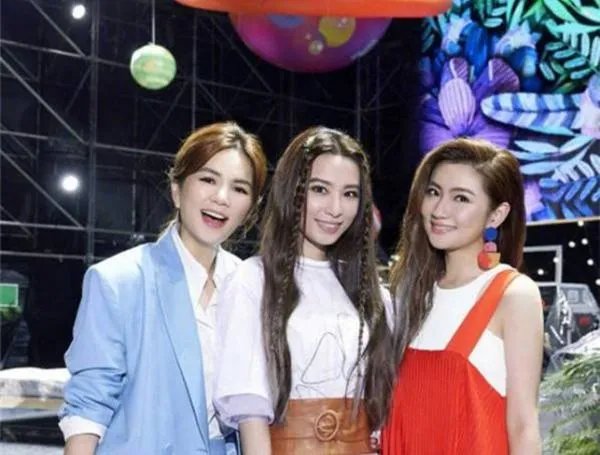 跪求SHE所有专辑的列表！！！！