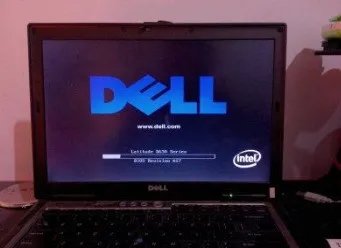 dell 740开机后一直卡在dell的logo画面怎么处理?